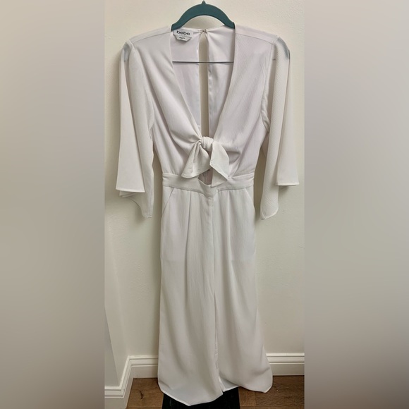 bebe White Tie Front Wide Leg Jumpsuit | Deep V Flowy Sleeve Full Length Size 00 - Picture 2 of 15